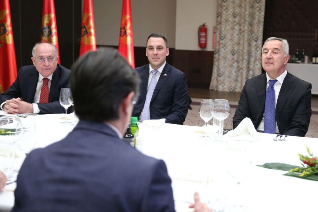 Đukanović i Vuković, Crop