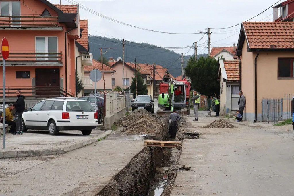 RADOVI U ULICI OSLOBOĐENJA POČELI PROŠLE GODINE/ -B.JE.