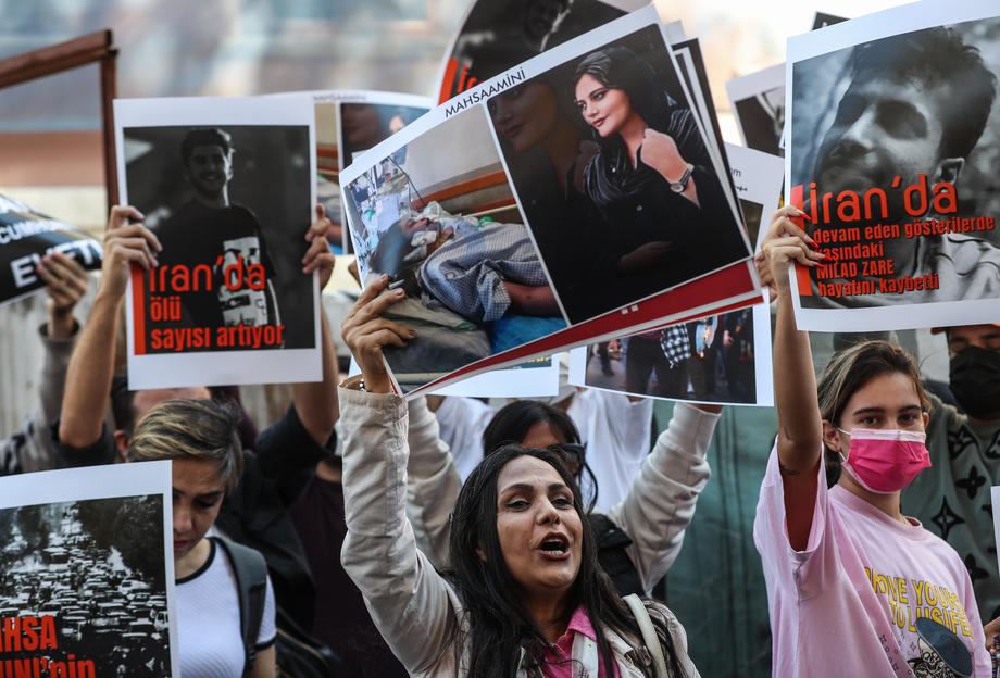 Protest outside Iranian Consulate in Istanbul following Mahsa Amini's death