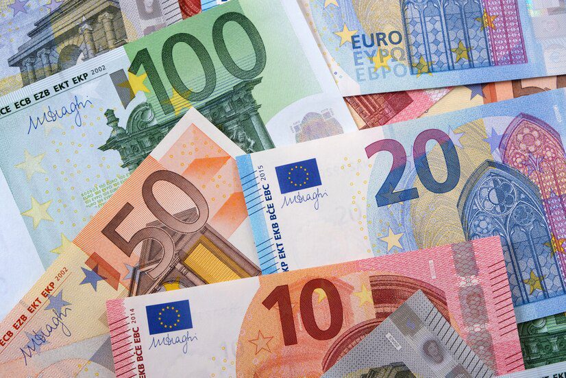 various-different-euros_1101-2626
