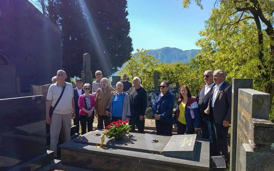 1777224353-f-i_960x600