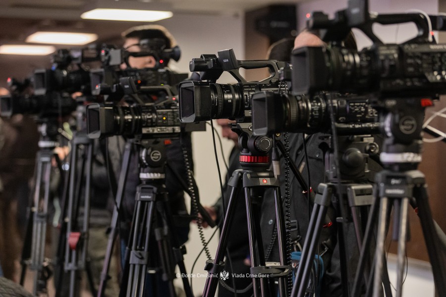 55104393181_707de06f5b_k_600x900