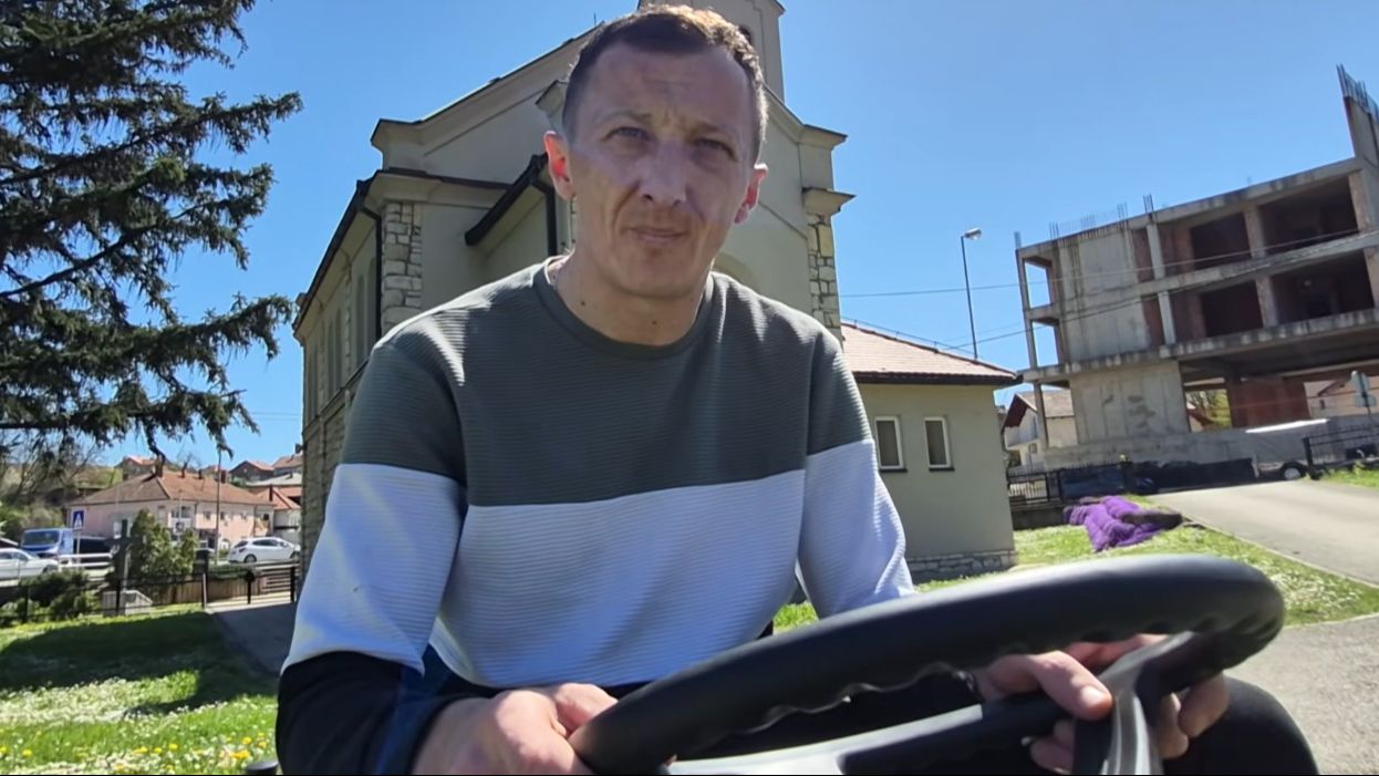 856063b3-e8f1-4942-89d7-1a8cfb428fc0