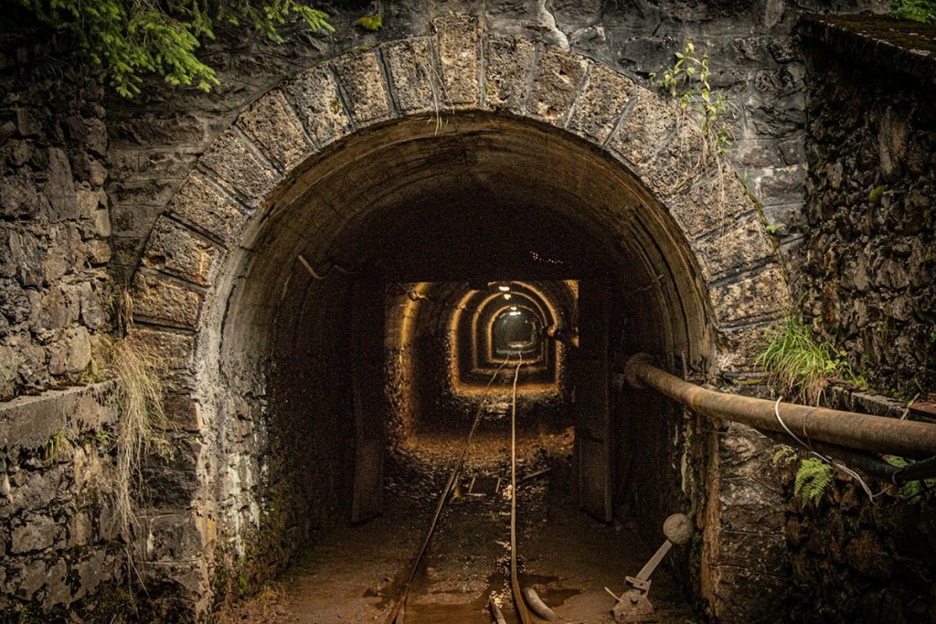 Rudnik-zlata-Unsplash-Ilustracija-1024x683