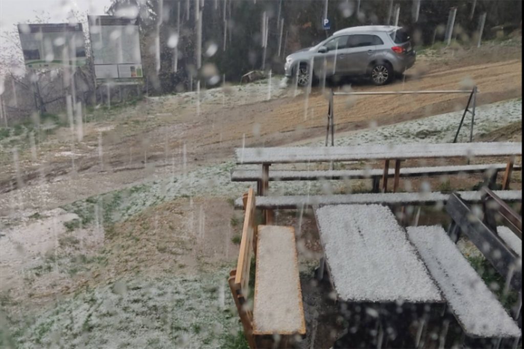 Slovenija-nevrijeme-Facebook-Meteoinfo-1024x683