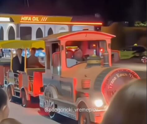 2570566