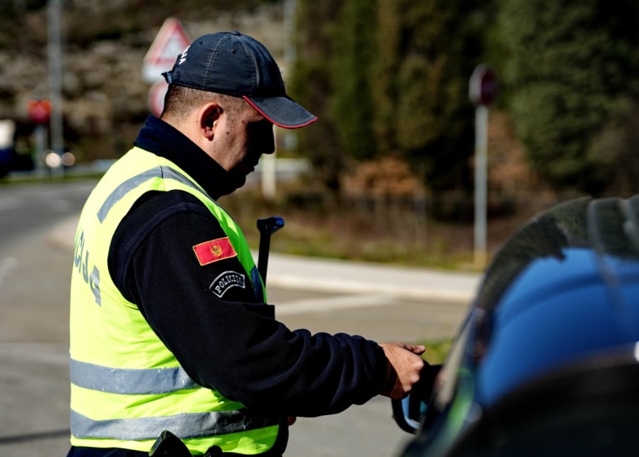 POLICIJA_644x900