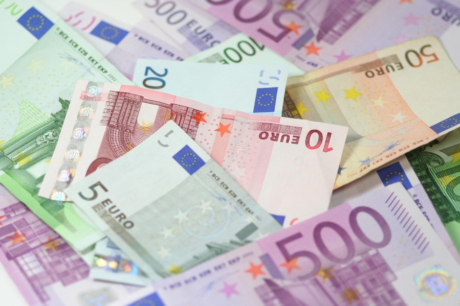 currency-3077900_1280_599x900
