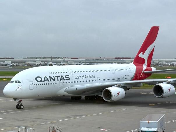 haos-na-letu-qantasa-putnik-ugrizao-clana-posade-avion-prinudno-sletio-qantas-airlines_6a0b76f1ced96