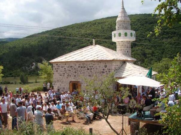 jedna-bh-dzamija-rusena-je-i-ponovo-podizana-cak-sest-puta-dzamija-trebinje_69ff0dc713ac0