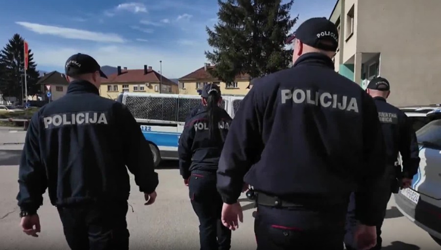 policija_510x900