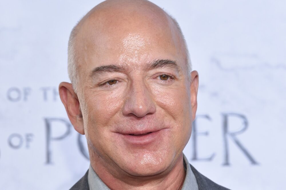 Los,Angeles,-,Aug,15:,Jeff,Bezos,Arrives,For,The