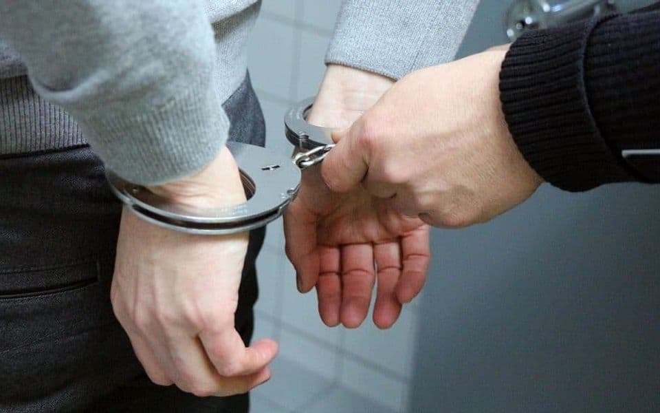 1619820533-handcuffs-crime-1024x576-i_960x600