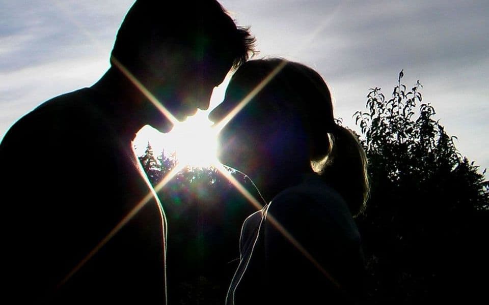 1734015743-ljubav-poljubac-brak-i_960x600