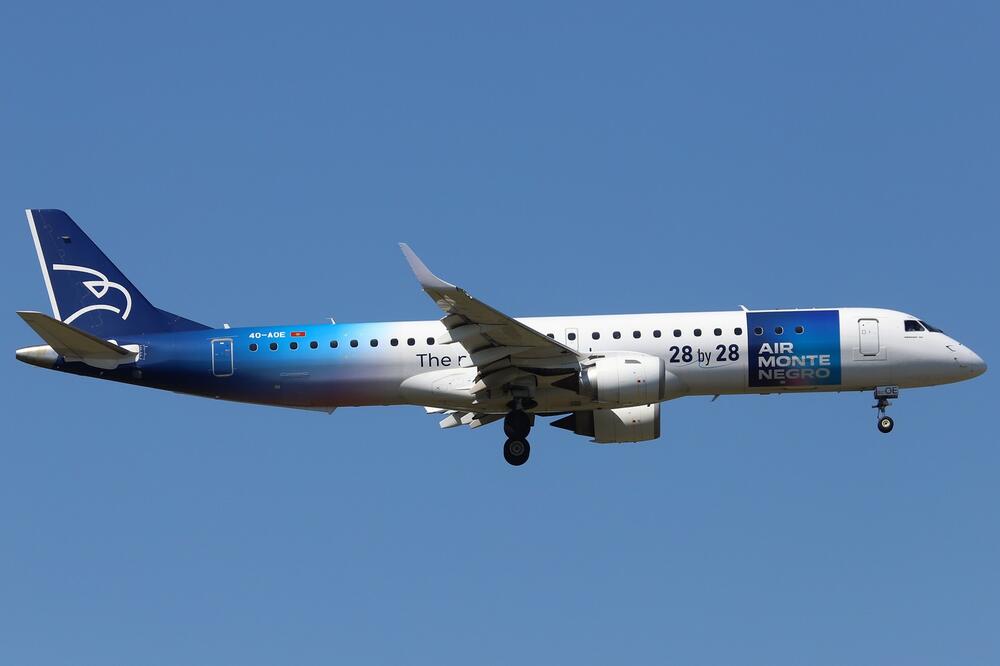 5733717_avion-koji-je-upravo-kupio-air-montenegro_ls