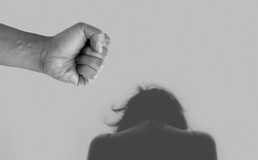 violence-against-women-4209778_1280_558x900