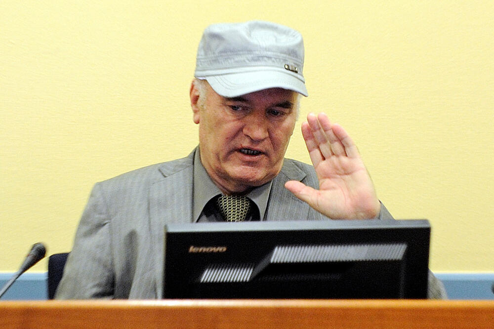 5753879_20260827t125109z-304453698-rc207nafm55f-rtrmadp-3-peopleratkomladic-1_ls
