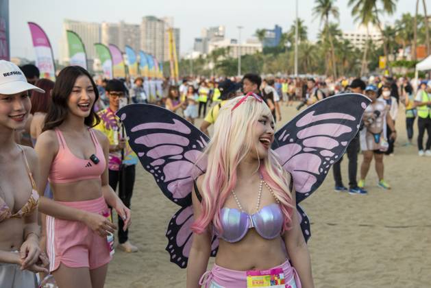 THAILAND PATTAYA BEACH BIKINI RUN SPORT