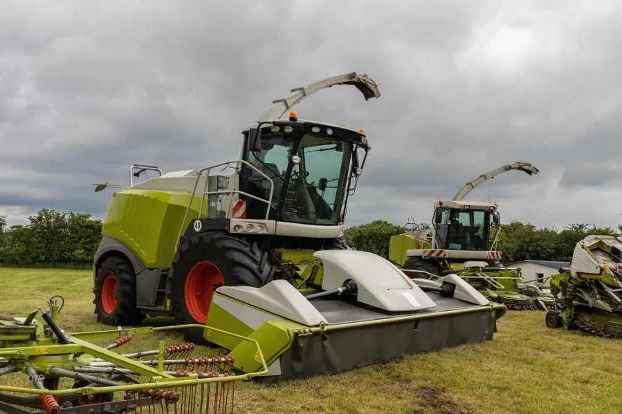 mirko_fabian-agrarian-economy-7261345_1280_599x900