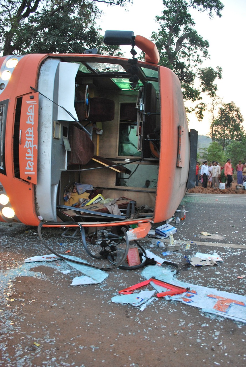 publicdomainpictures-accident-70699_1280_1344x900