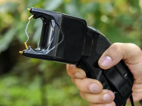 1792442500-taser-i_600x450
