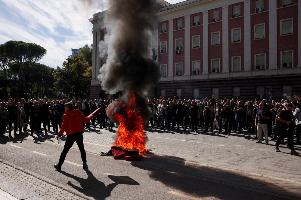 5769219_20261024t110902z-1455257663-rc2n9oa7iiat-rtrmadp-3-albaniaprotest_ls