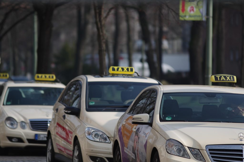 emkanicepic-taxi-5256235_1920-1024x681