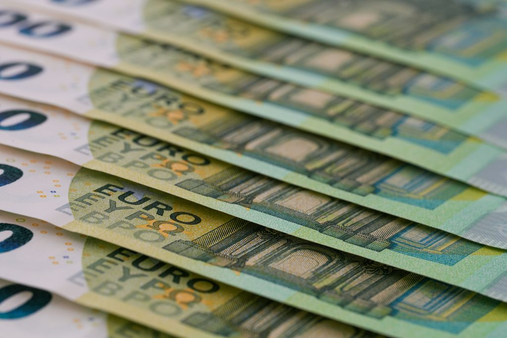 euro-currency-close-up-on-white-background-2026-01-07-06-09-17-utc-1024x683