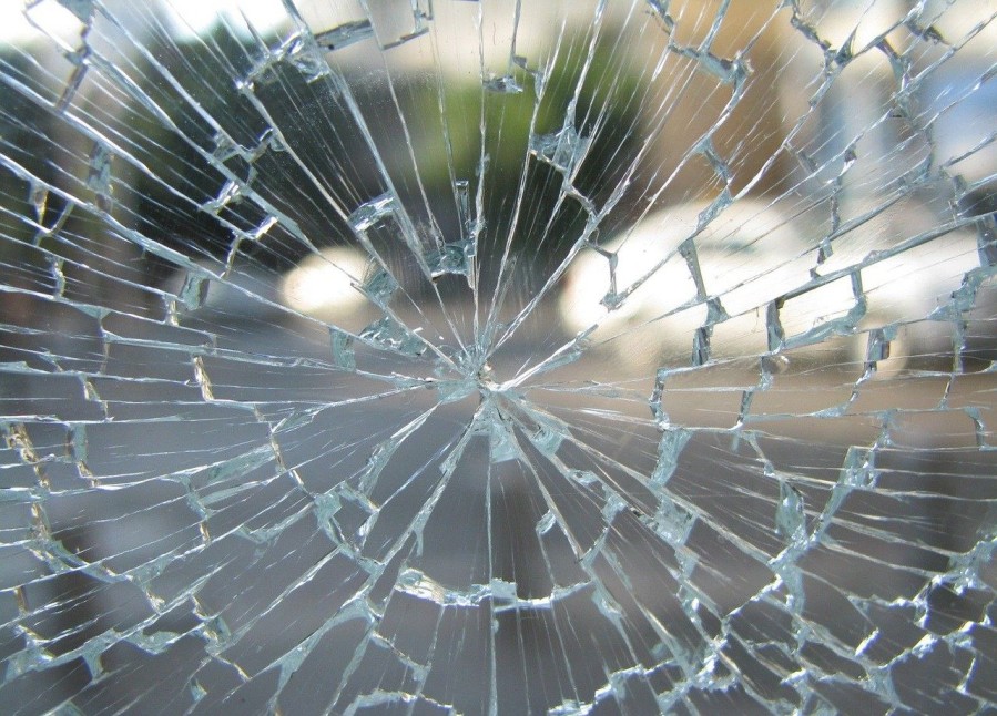 glass-89068_1280_646x900