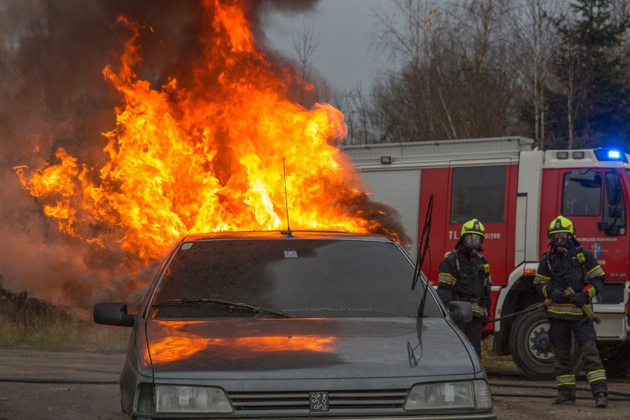 kollinger-flames-5211457_1920_600x900